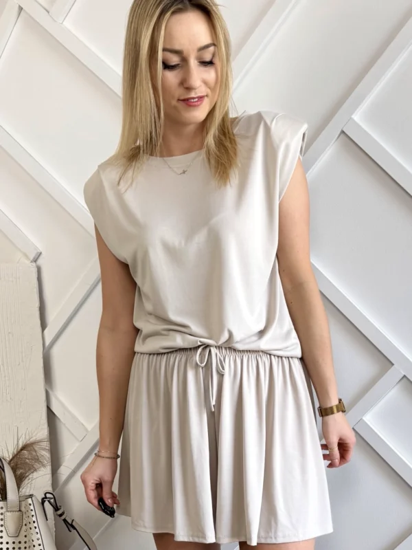 beżowy komplet damski krótkie spodenki i bluzka z poduszkami w ramionach szerokie szorty wiskoza