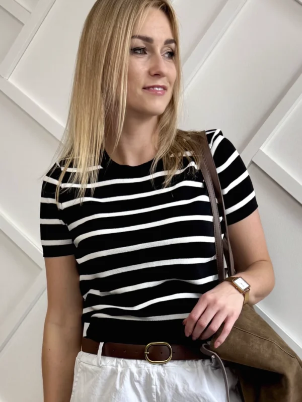 dzianinowa bluzka w paski czarna na krótki rękaw