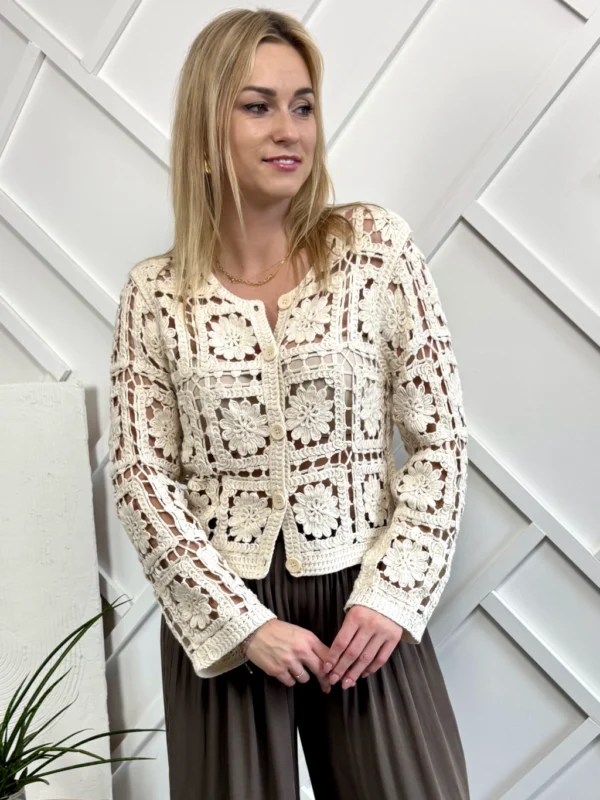 ażurowy kardigan beżowy, ażurowy rozpinany sweterek damski beżowy, na długi rękaw