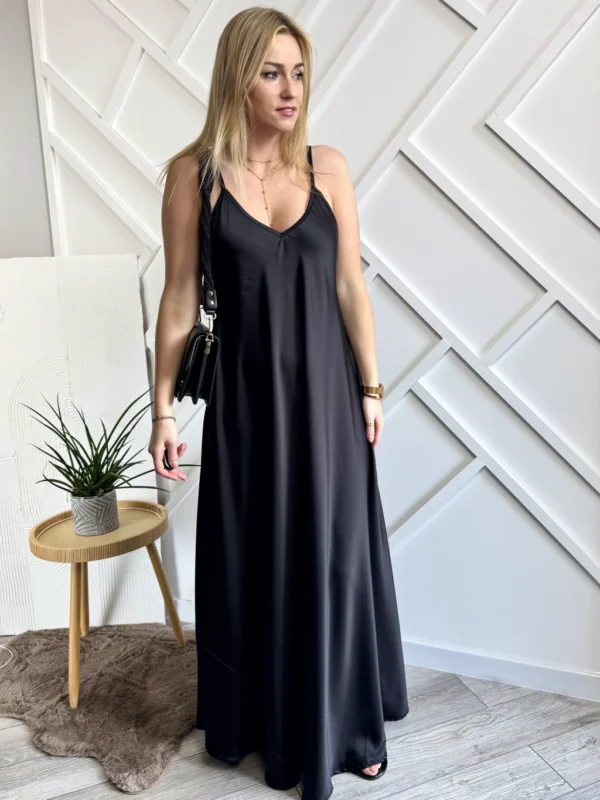 długa satynowa sukienka czarna na ramiączkach gładka z dekoltem V