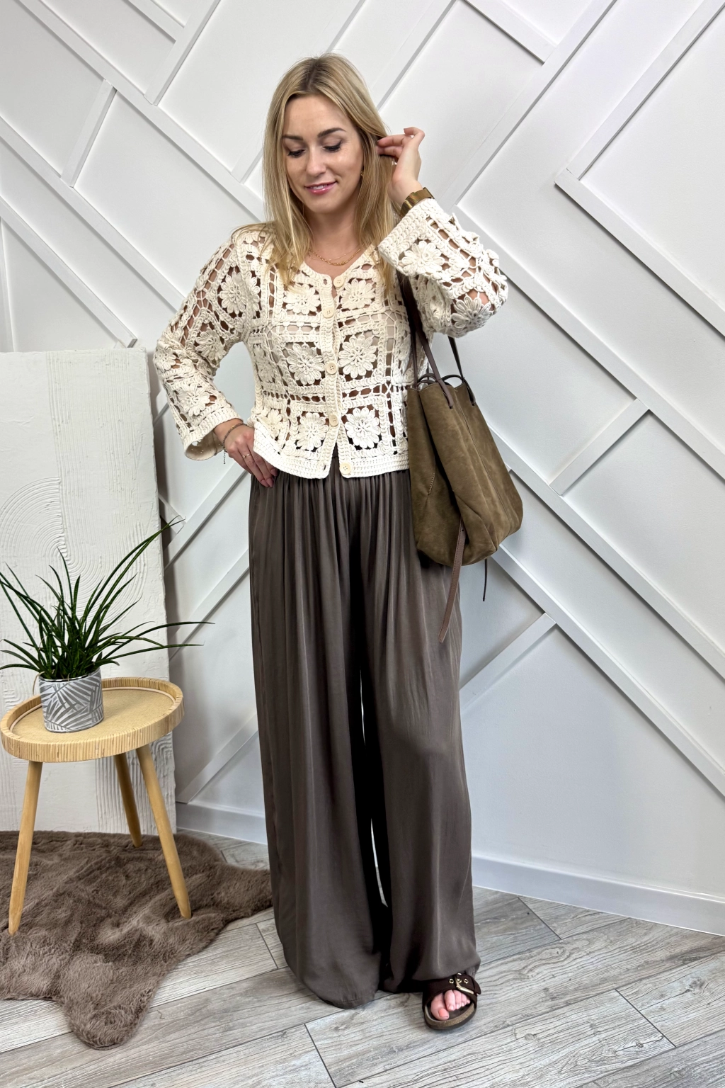 ażurowy kardigan beżowy, ażurowy rozpinany sweterek damski beżowy, na długi rękaw