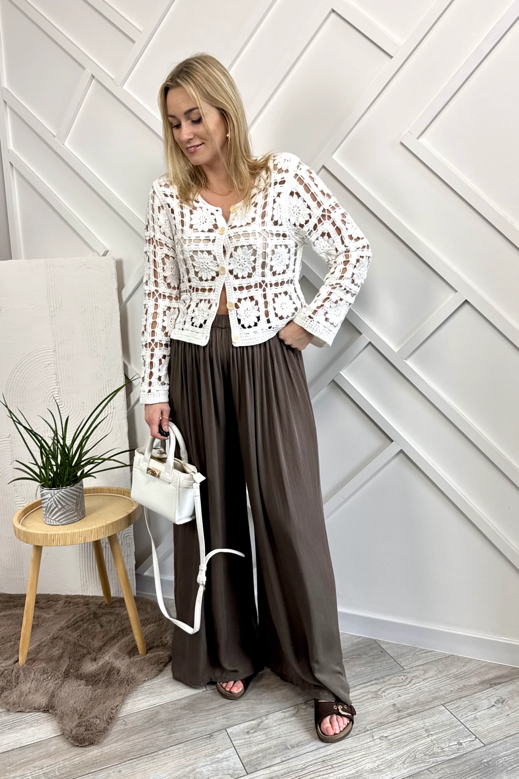 ażurowy kardigan biały, ażurowy rozpinany sweterek damski biały, na długi rękaw