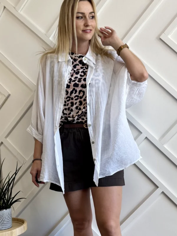 biała koszula damska oversize mgiełka, letnia zwiewna koszula z bawełny, narzutka na plażę