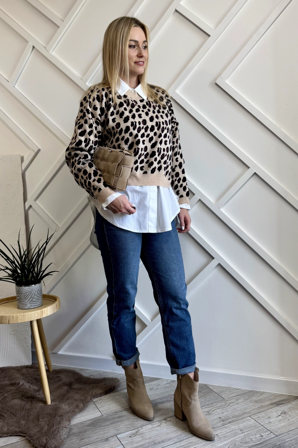 sweter w panterkę damski o krótszym kroju