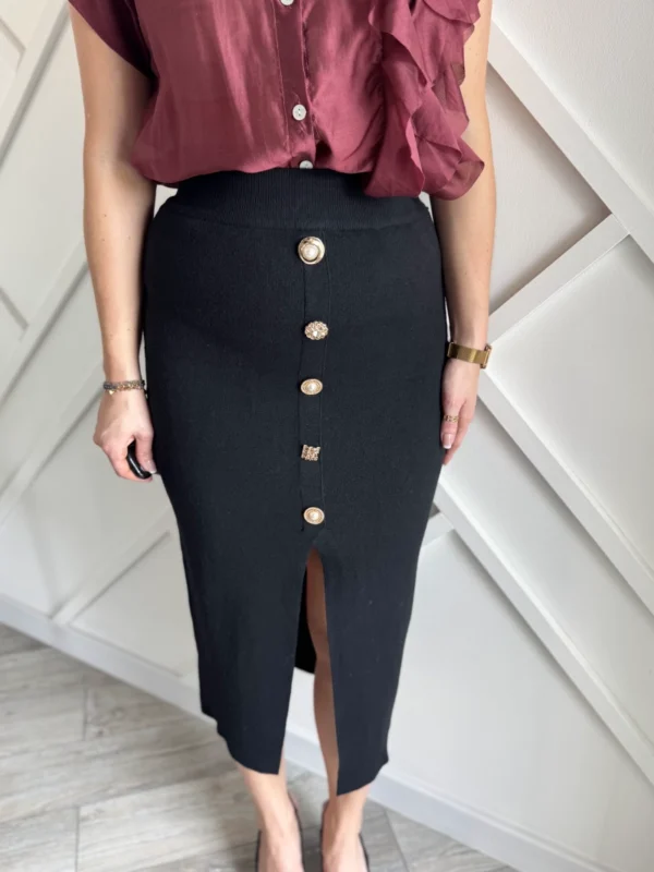 dzianinowa spódnica midi z rozcięciem czarna ze złotymi guzikami