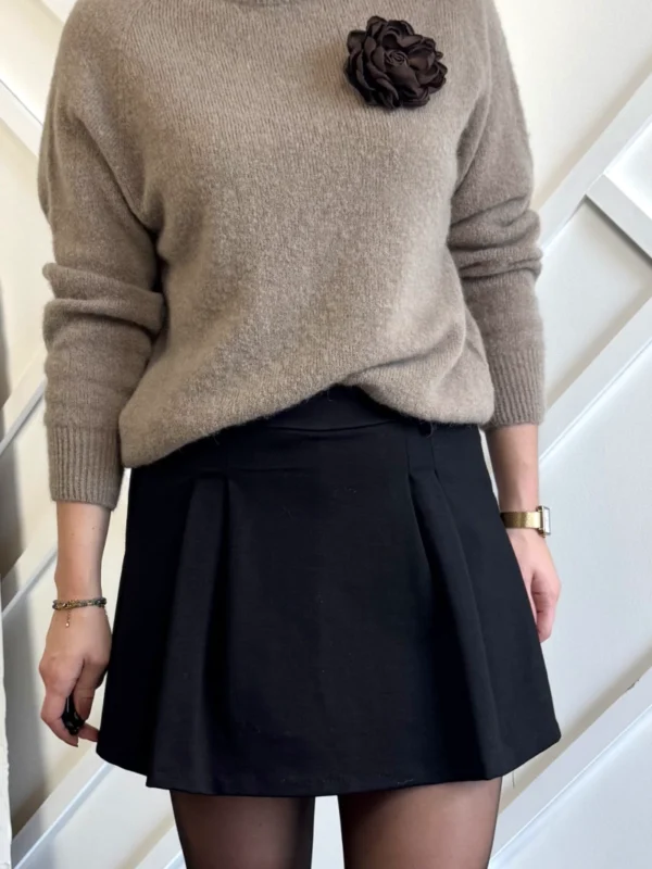 czarne spódnico spodenki damskie z zakładkami