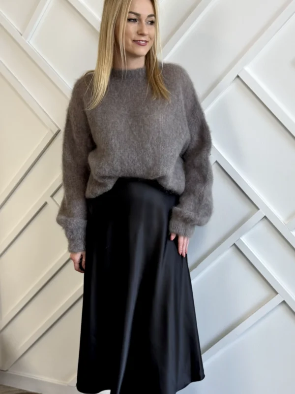 satynowa spódnica midi czarna