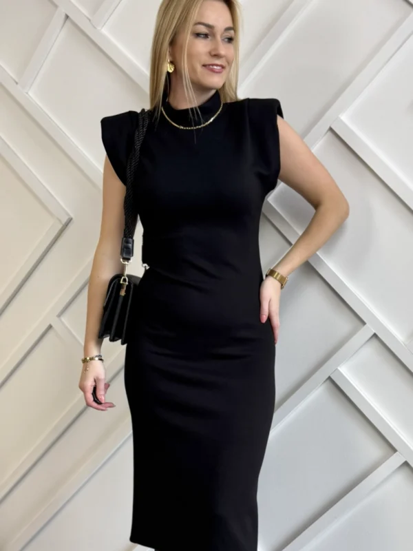 czarna sukienka midi bez rękawów z półgolfem i poduszkami w ramionach