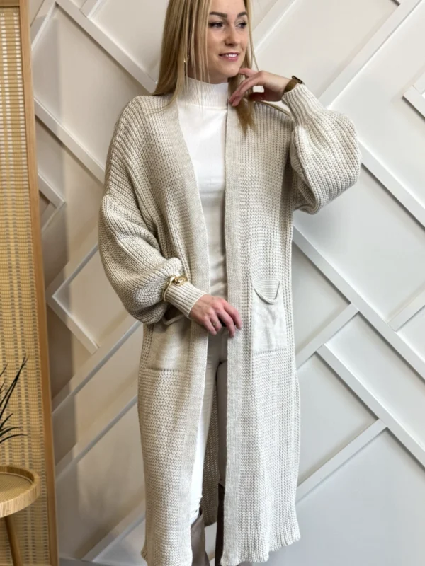 długi kardigan beżowy damski z kieszeniami sweter rozpinany