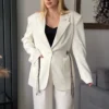 biała marynarka damska taliowana kieszeniami eleganckie komplety damskie na komunię