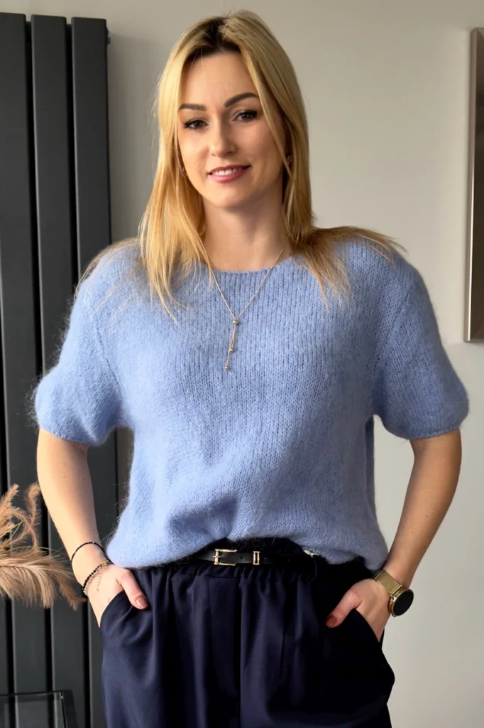 moherowy sweter damski niebieski z krótkim rękawem błękitny sweterek z moheru