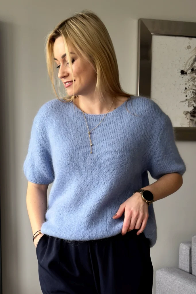 moherowy sweter damski niebieski z krótkim rękawem błękitny sweterek z moheru