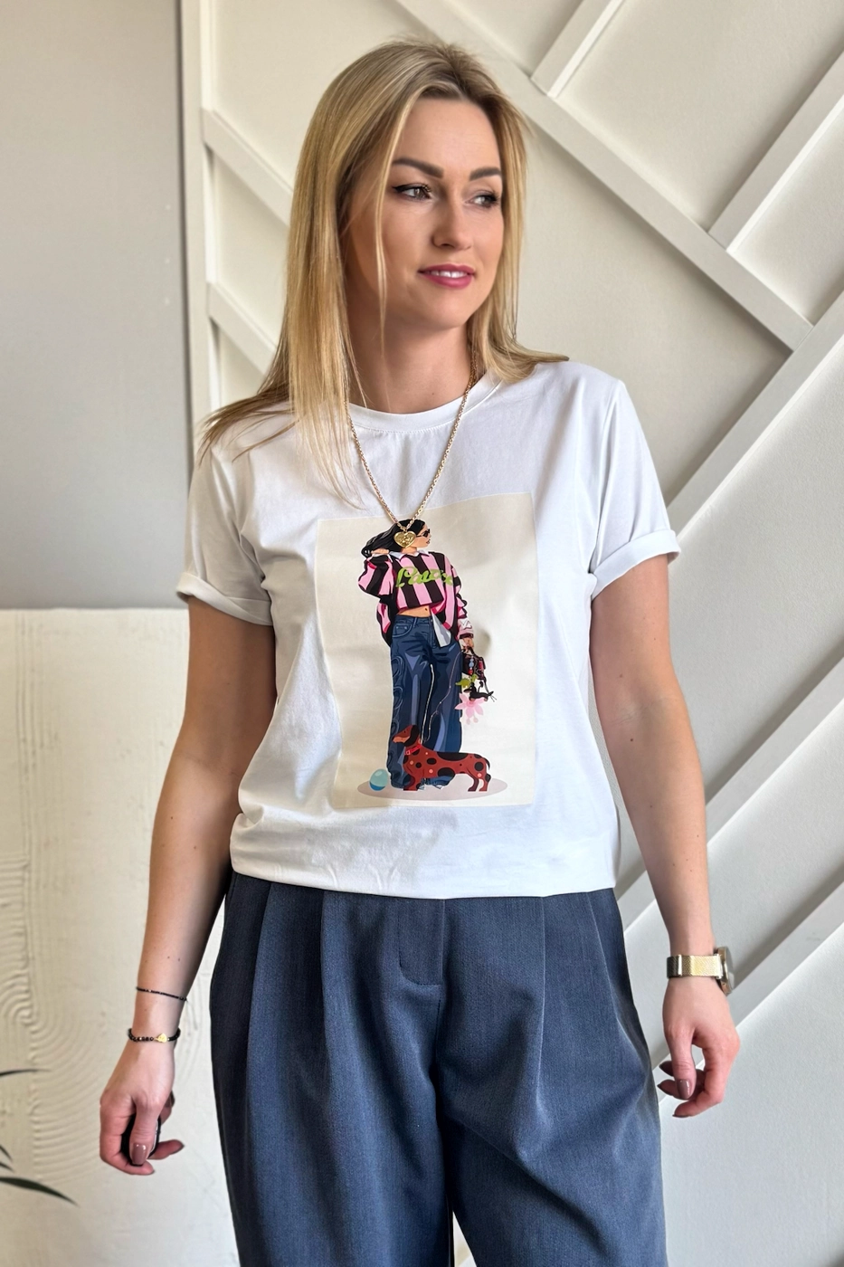 biały T-shirt damski z nadrukiem dziewczyny z aplikacją bawełniany