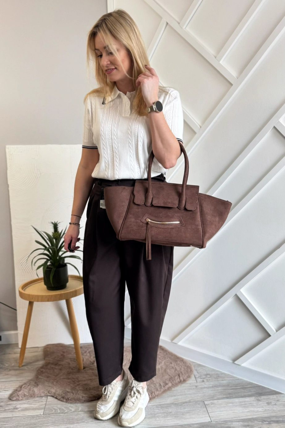 czekoladowa brązowa zamszowa torebka damska z klapa shopper