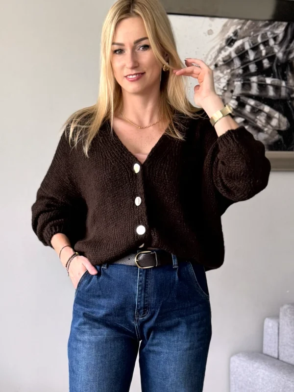 czekoladowy sweter damski rozpinany ze złotymi guzikami brązowy kardigan