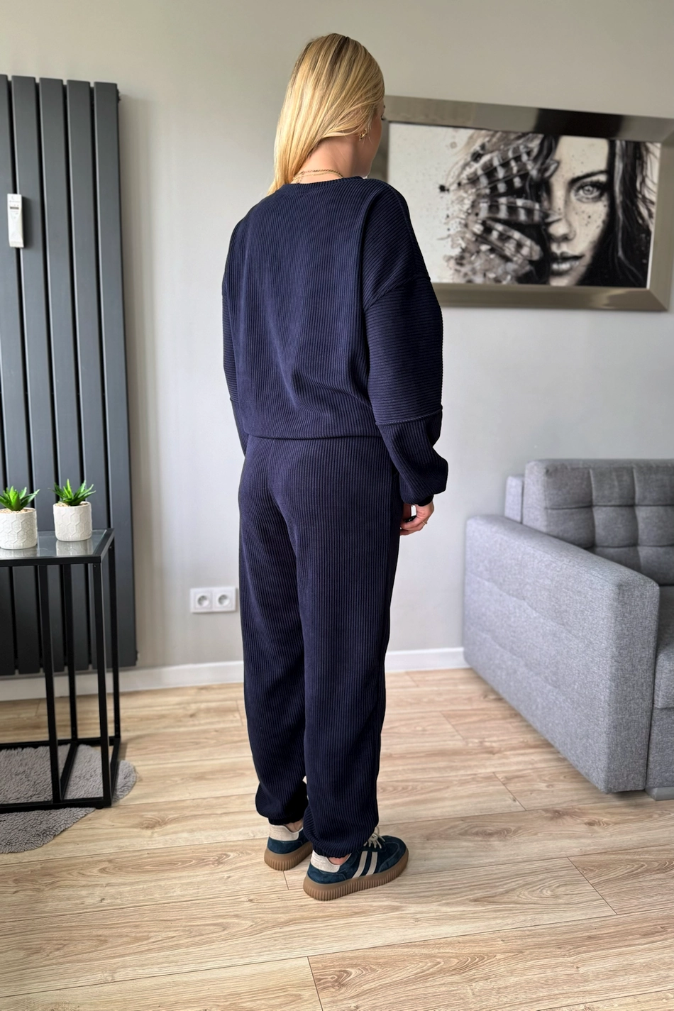 sztruksowy dres damski komplet dresowy granatowy bluza i spodnie