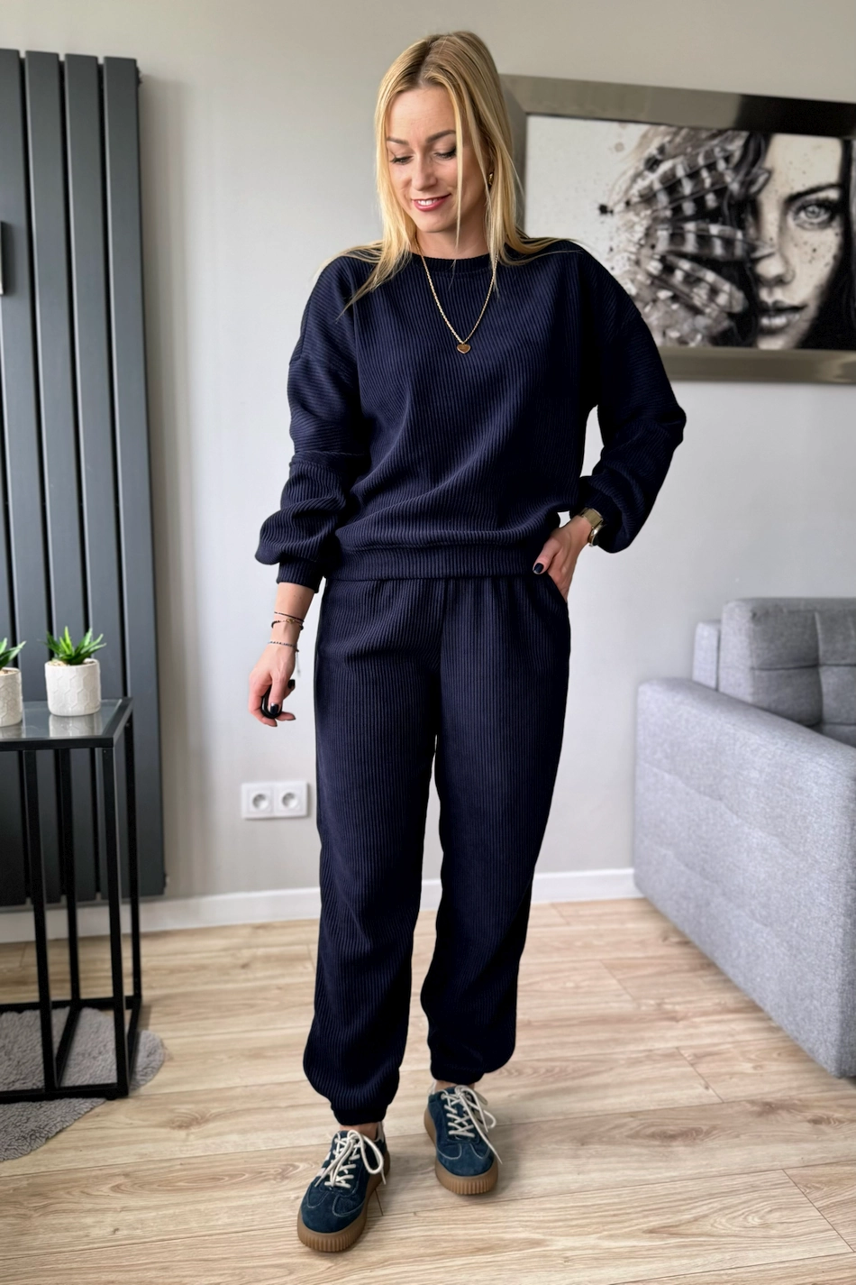 sztruksowy dres damski komplet dresowy granatowy bluza i spodnie
