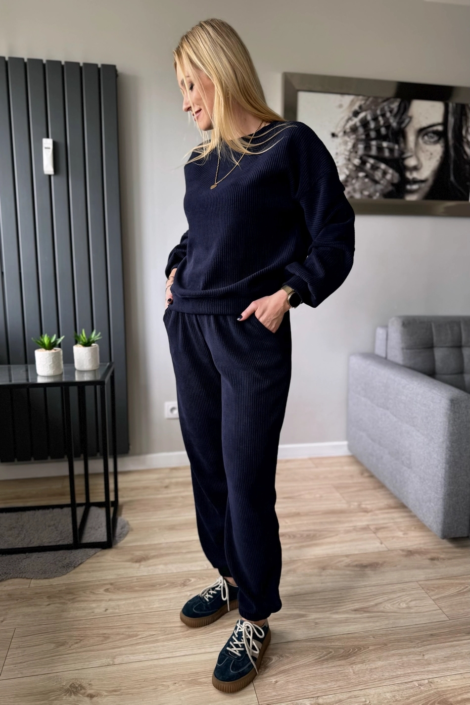 sztruksowy dres damski komplet dresowy granatowy bluza i spodnie